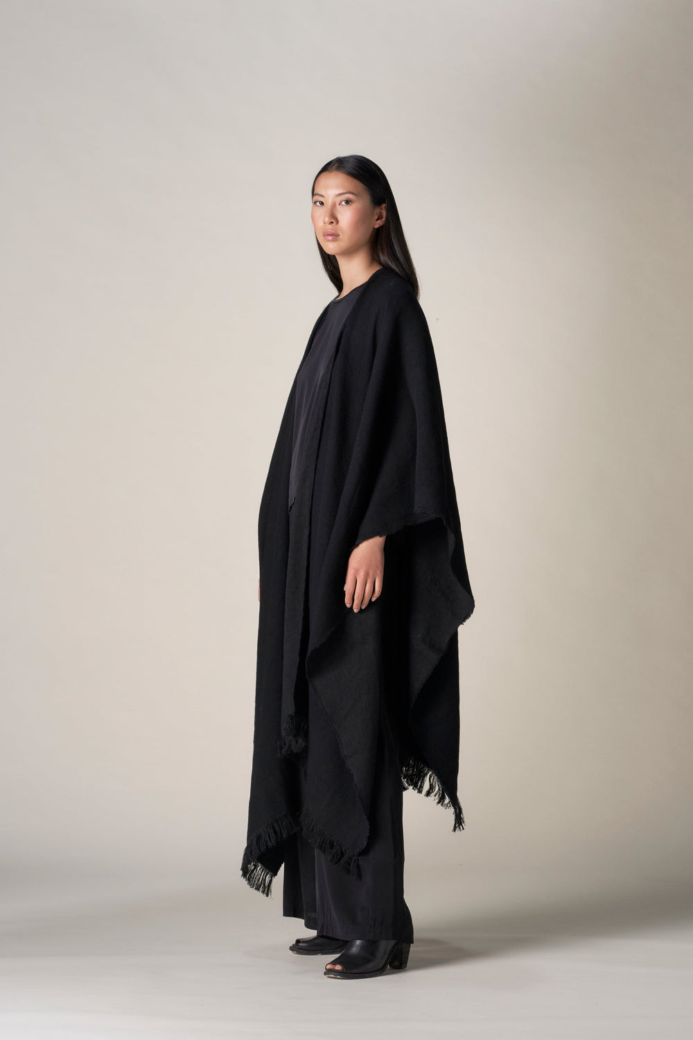 Long Wearable Blanket Cashmere and Hemp Black