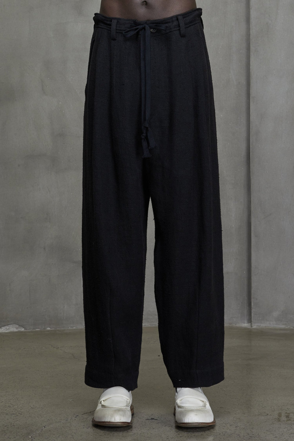 Front Pleats Drawstring Trousers Black