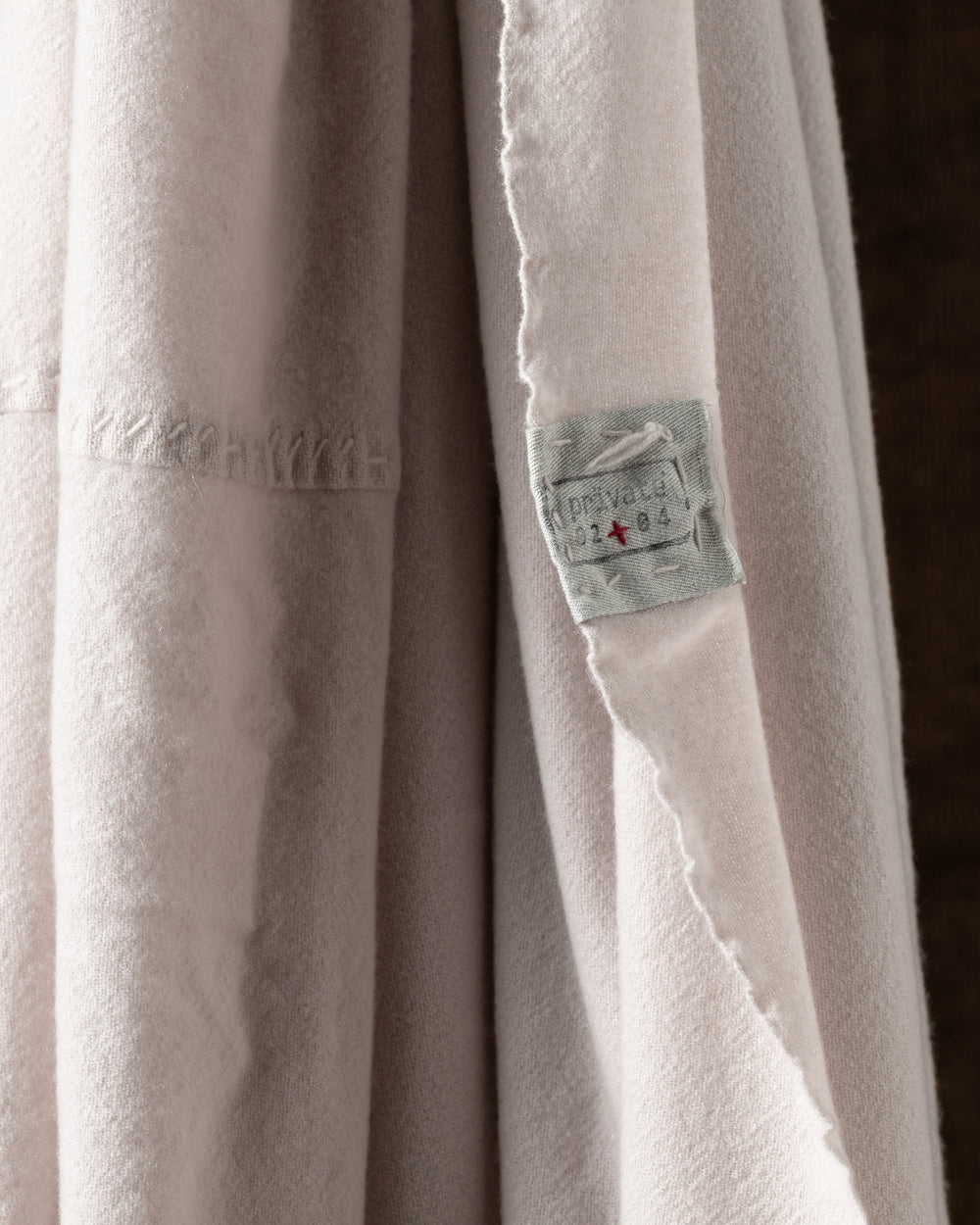 1710 Sim Large VT Slow Cashmere Throw Au Lait