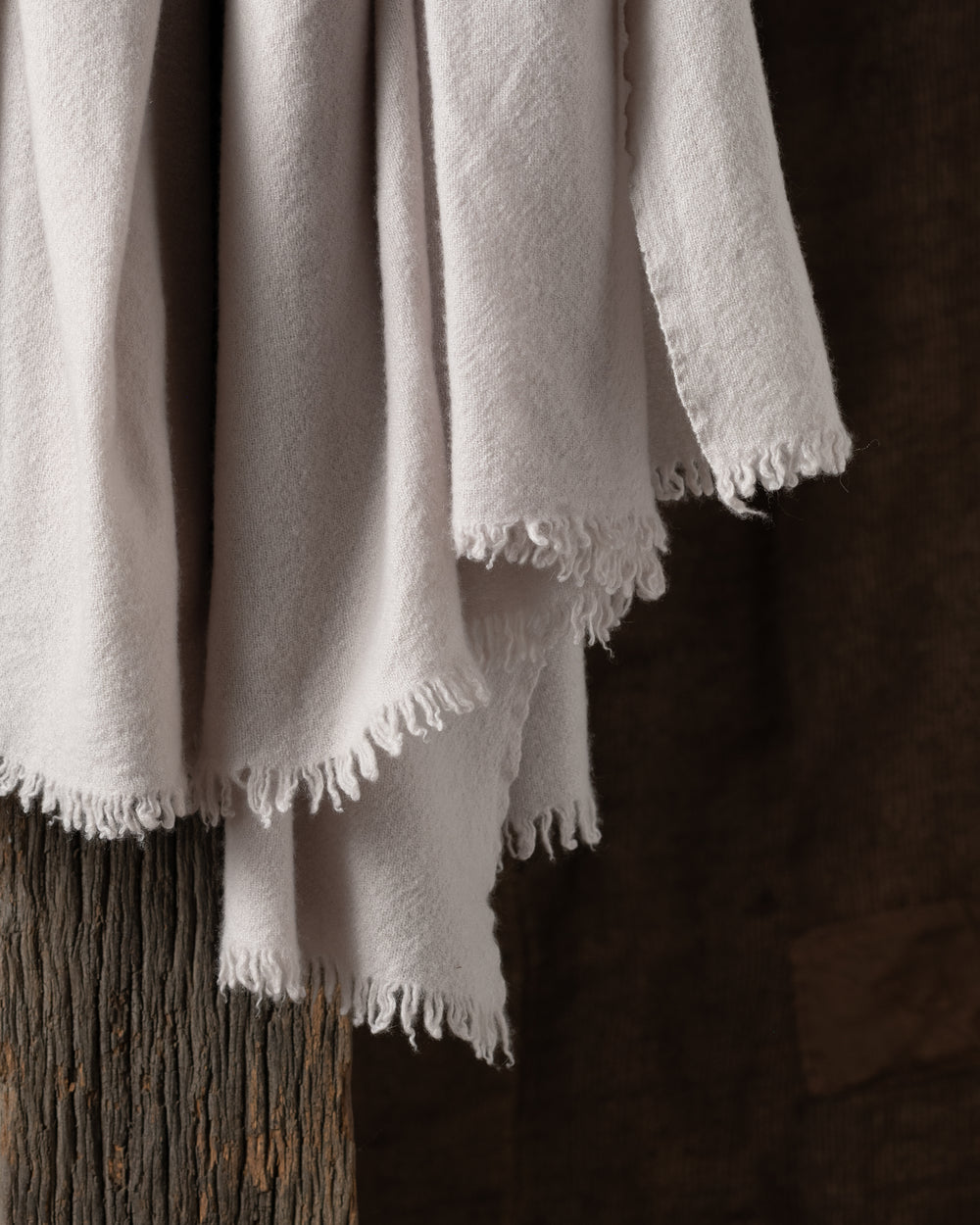 1710 Sim Large VT Slow Cashmere Throw Au Lait