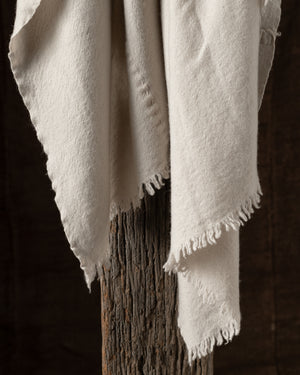 1710 Sim Large VT Slow Cashmere Throw Latte