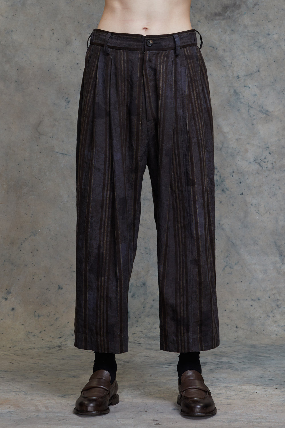 Front Pleats Tapered Long Trousers