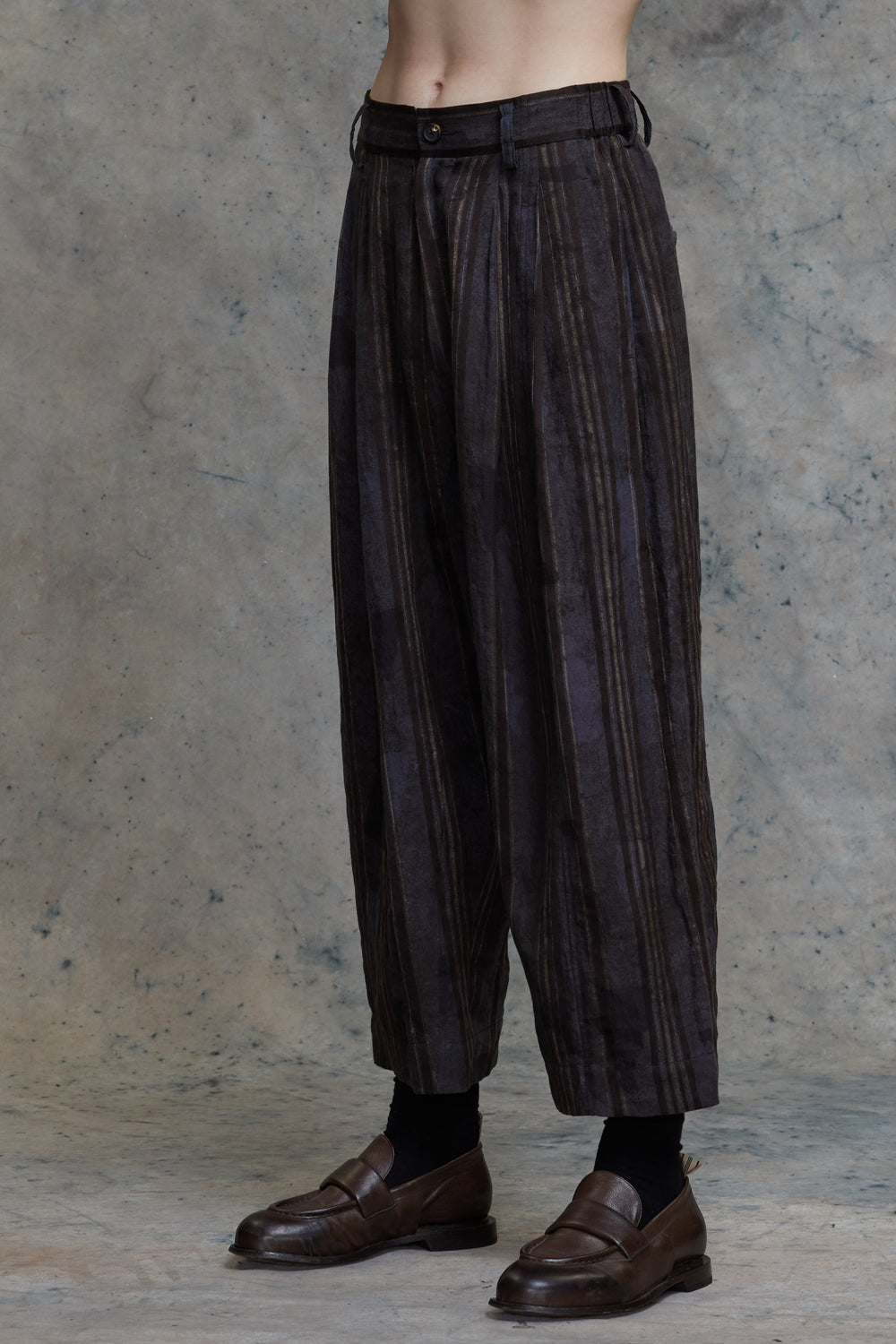 Front Pleats Tapered Long Trousers