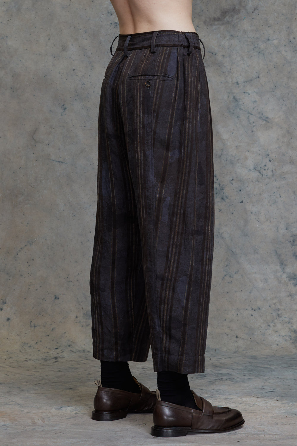 Front Pleats Tapered Long Trousers