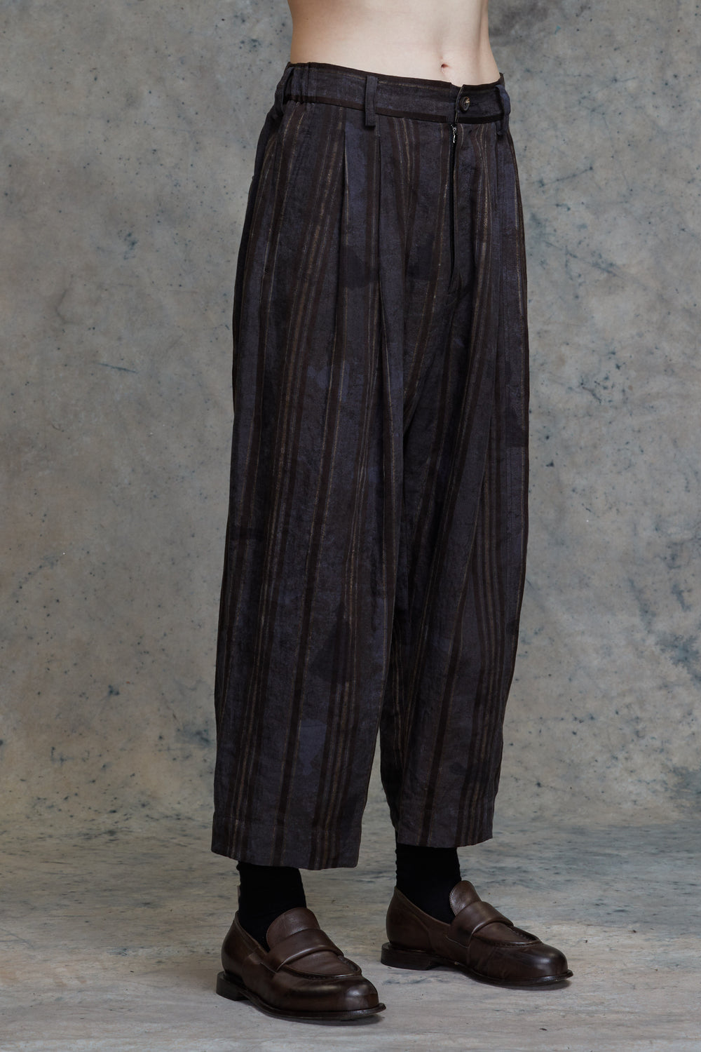 Front Pleats Tapered Long Trousers