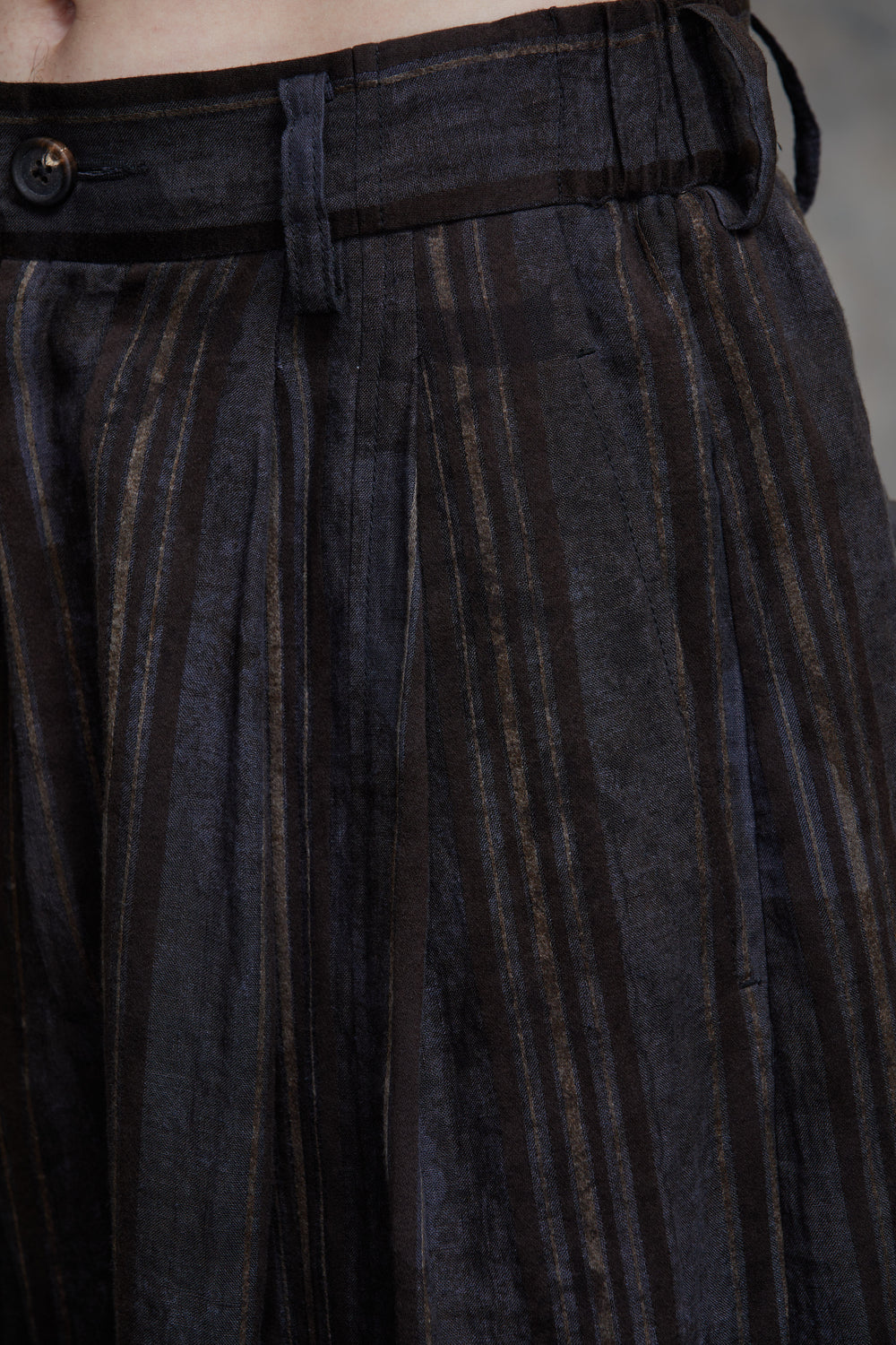 Front Pleats Tapered Long Trousers