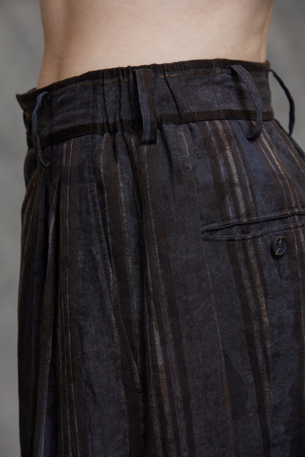 Front Pleats Tapered Long Trousers