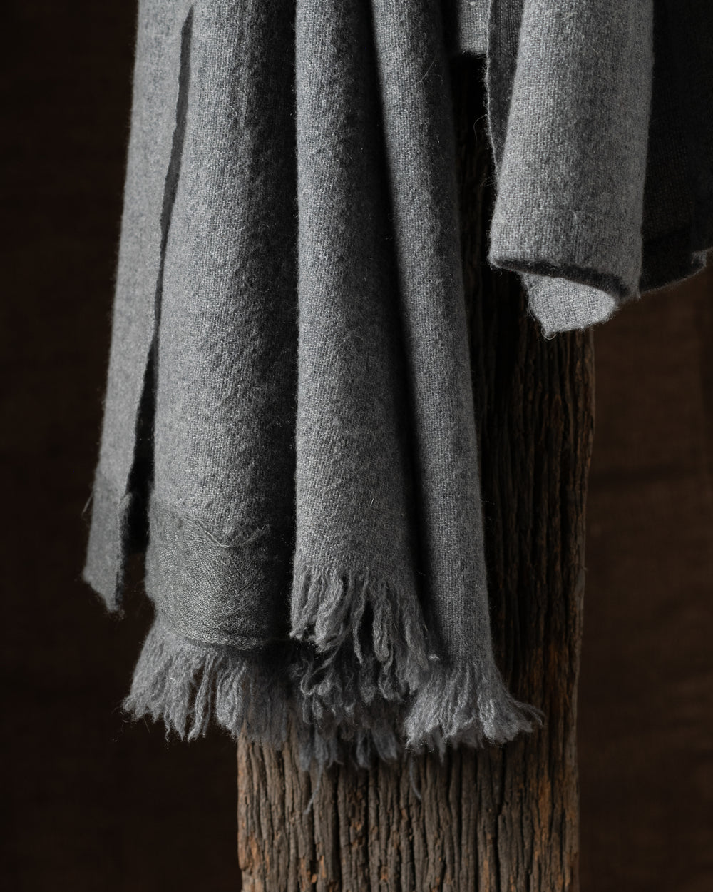 710 Simple Large Cashmere Throw Coal