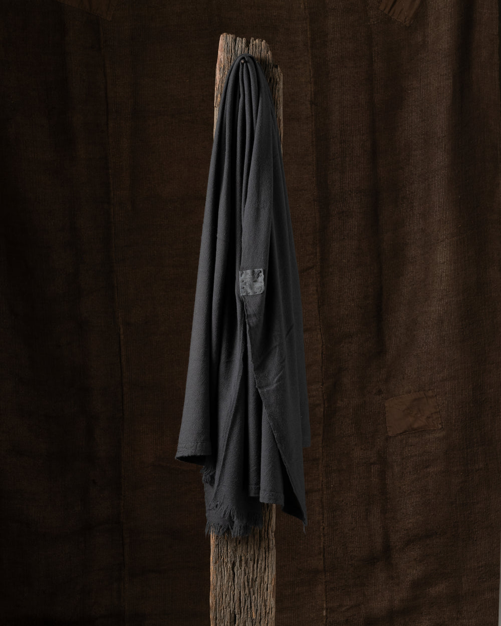 710 Simple Large Cashmere Throw Old Black