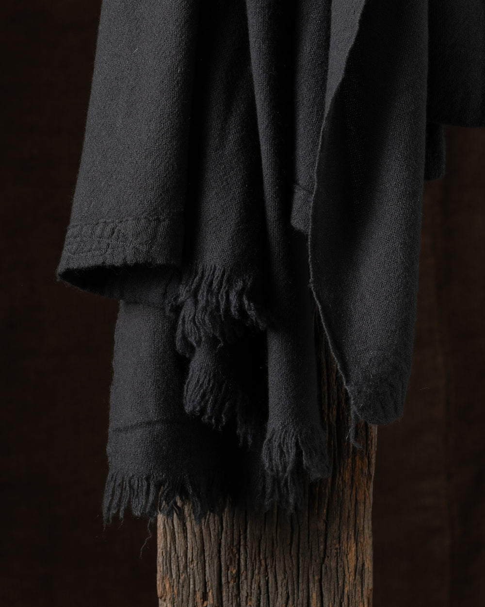 710 Simple Large Cashmere Throw Old Black