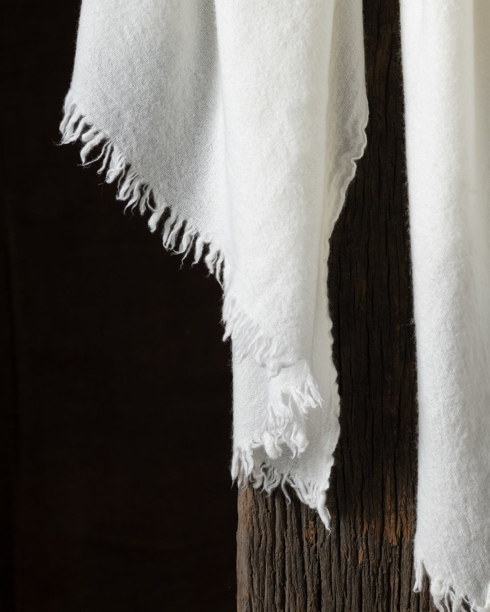 720 Simple Med VT Cashmere Throw White