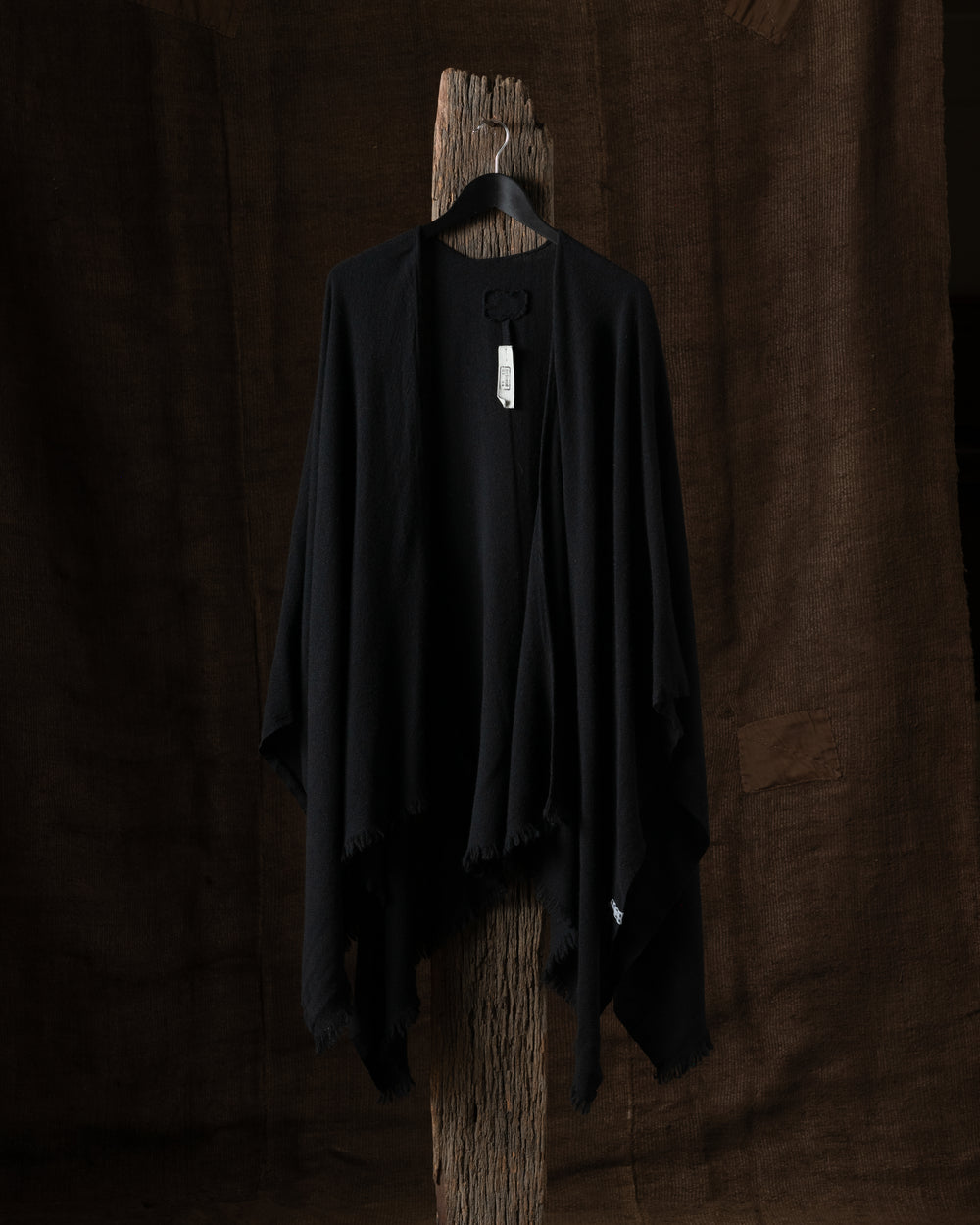 810 Pucho Wrap Slow Cashmere Black O/S