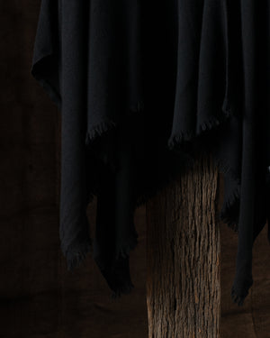 810 Pucho Wrap Slow Cashmere Black O/S