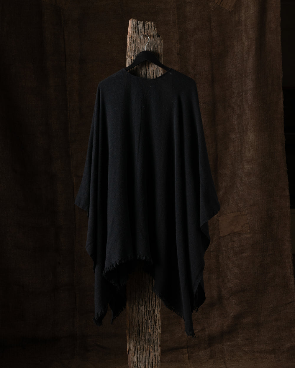 810 Pucho Wrap Slow Cashmere Black O/S