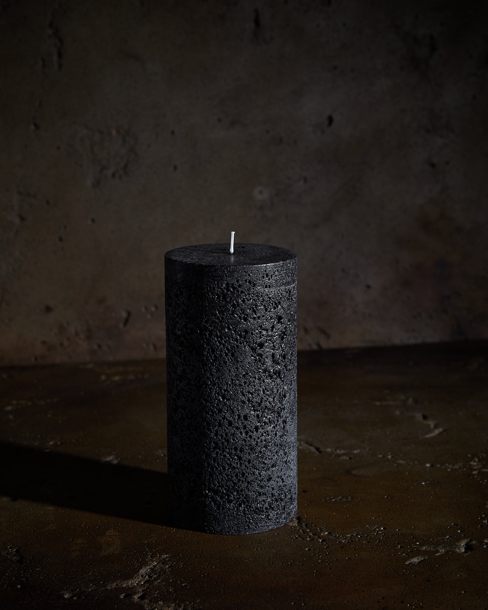 Textured Candle Black Medium