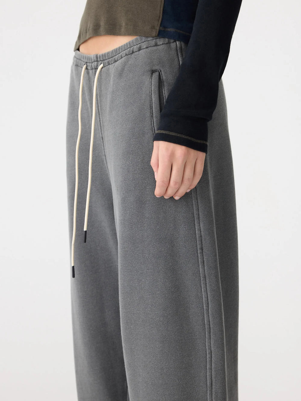 Fleece Barrel Leg Trackpant Washed Black
