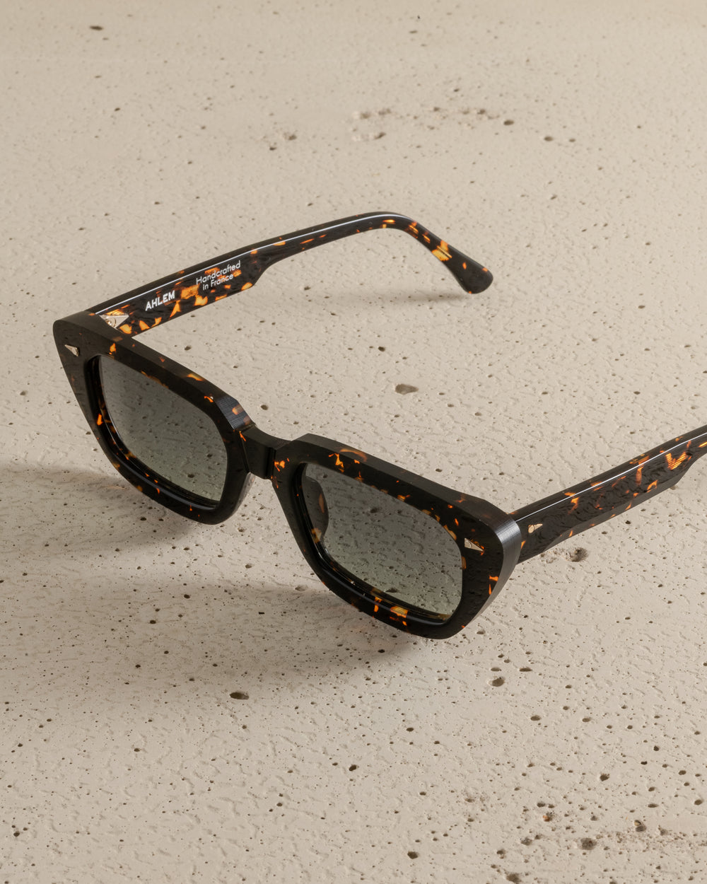 Jeanne Sun - Yellow Turtle / Green Gradient