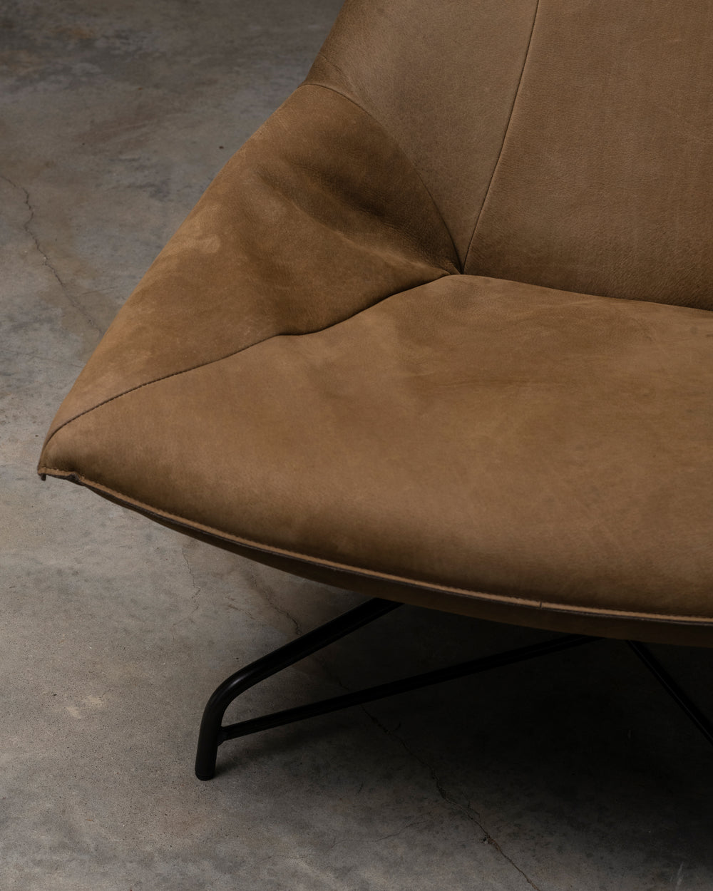 Beal Swivel Chair Old Glory Frame - Aurula Bisque