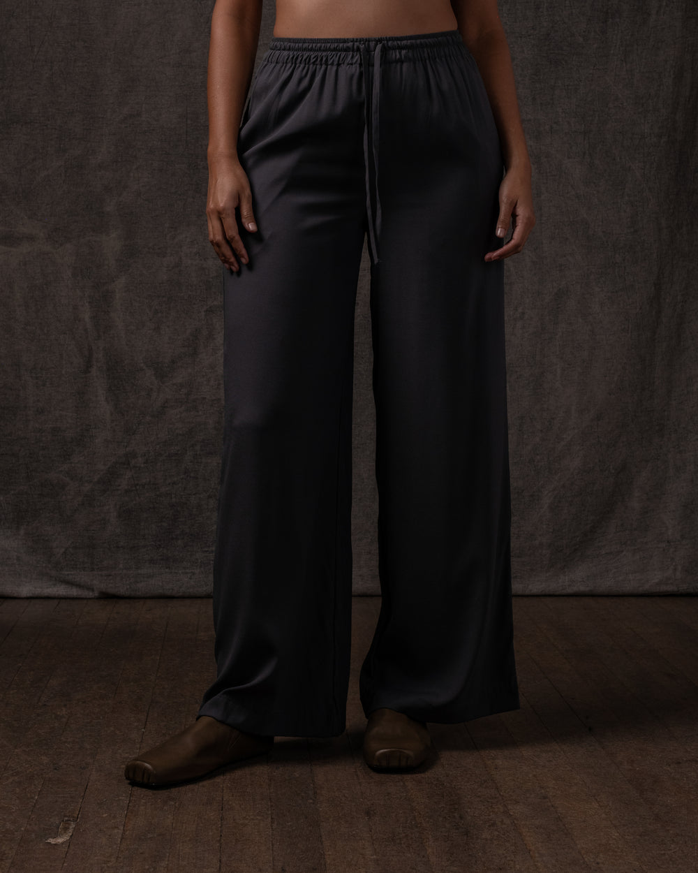 Easy Pant Silk Satin Stretch Charcoal