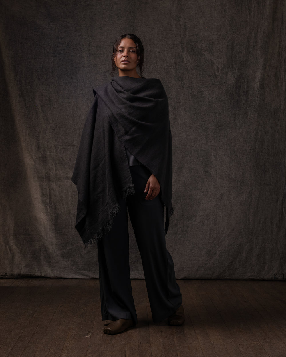Short Wearable Blanket Cashmere Hemp Charcoal