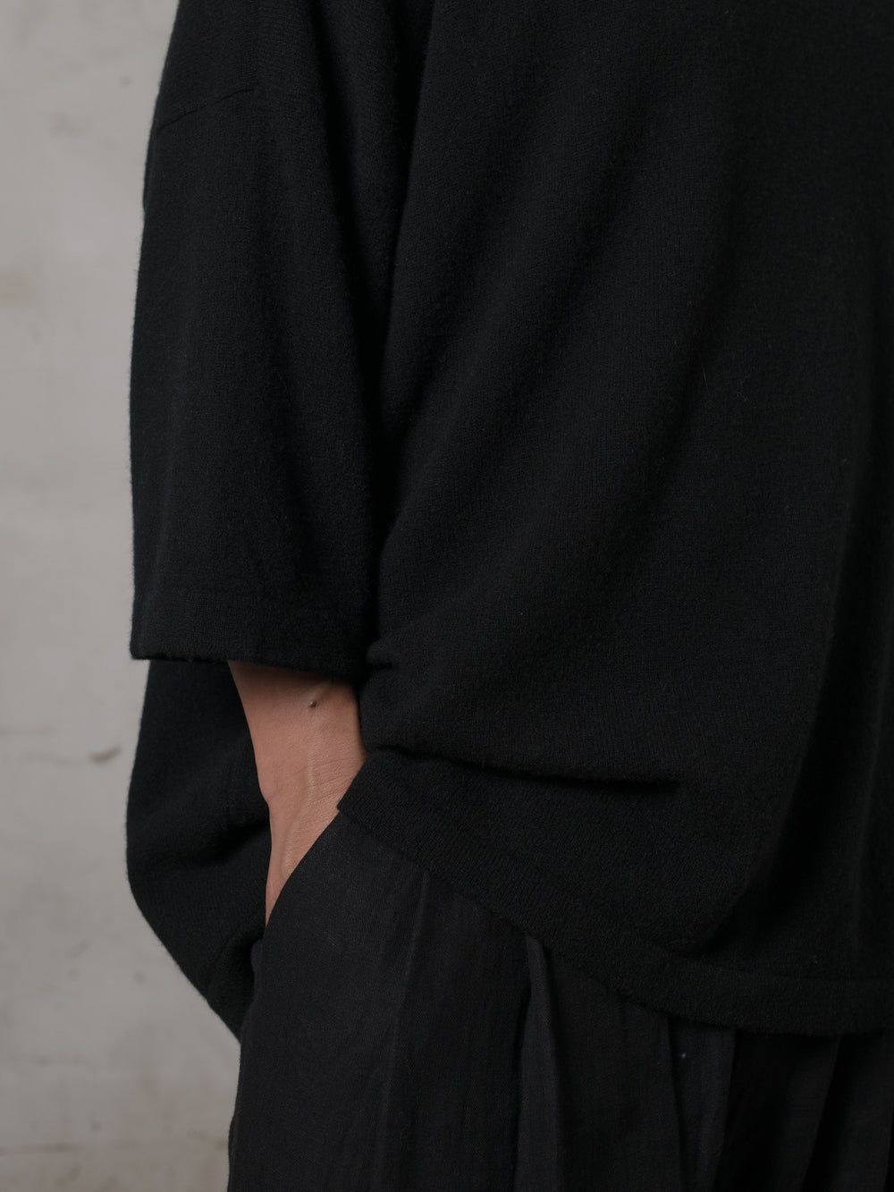 Unisex Boxy SS Cashmere Top Black
