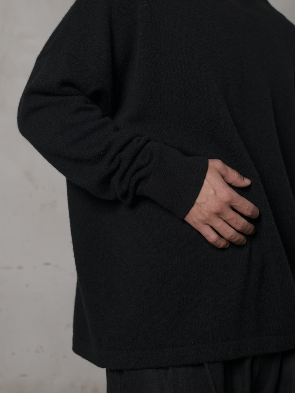 Boxy LS Cashmere Top Black