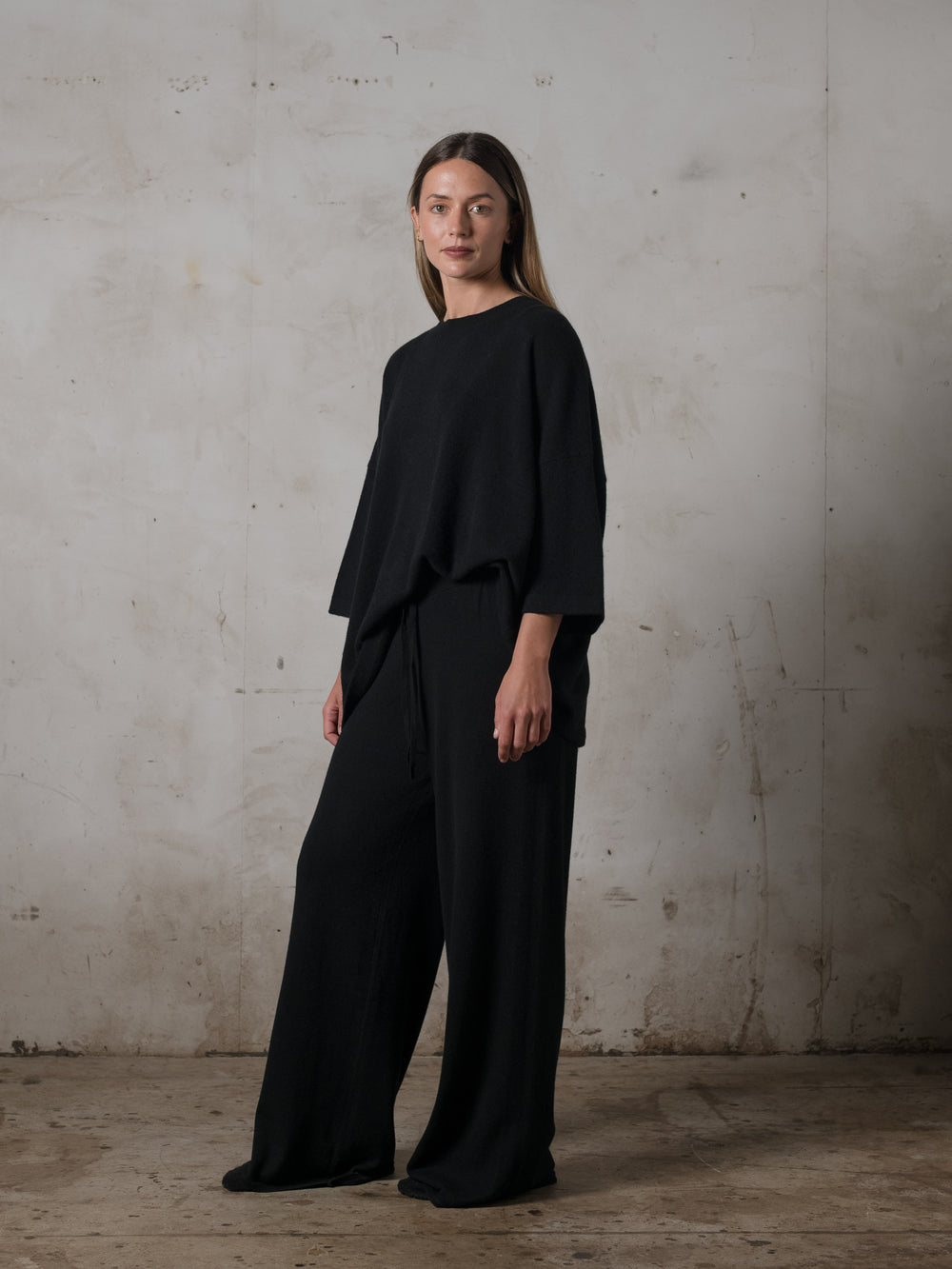 Unisex Boxy SS Cashmere Top Black