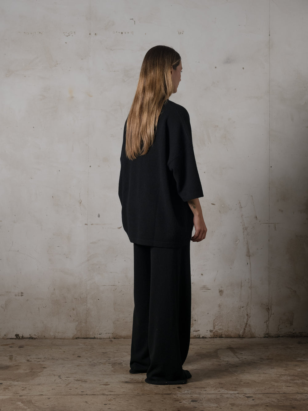 Unisex Boxy SS Cashmere Top Black