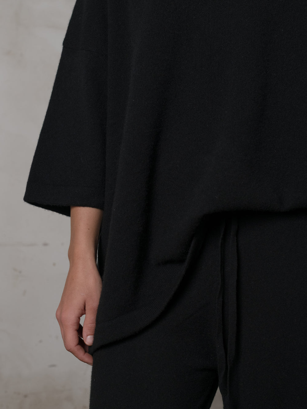 Unisex Boxy SS Cashmere Top Black