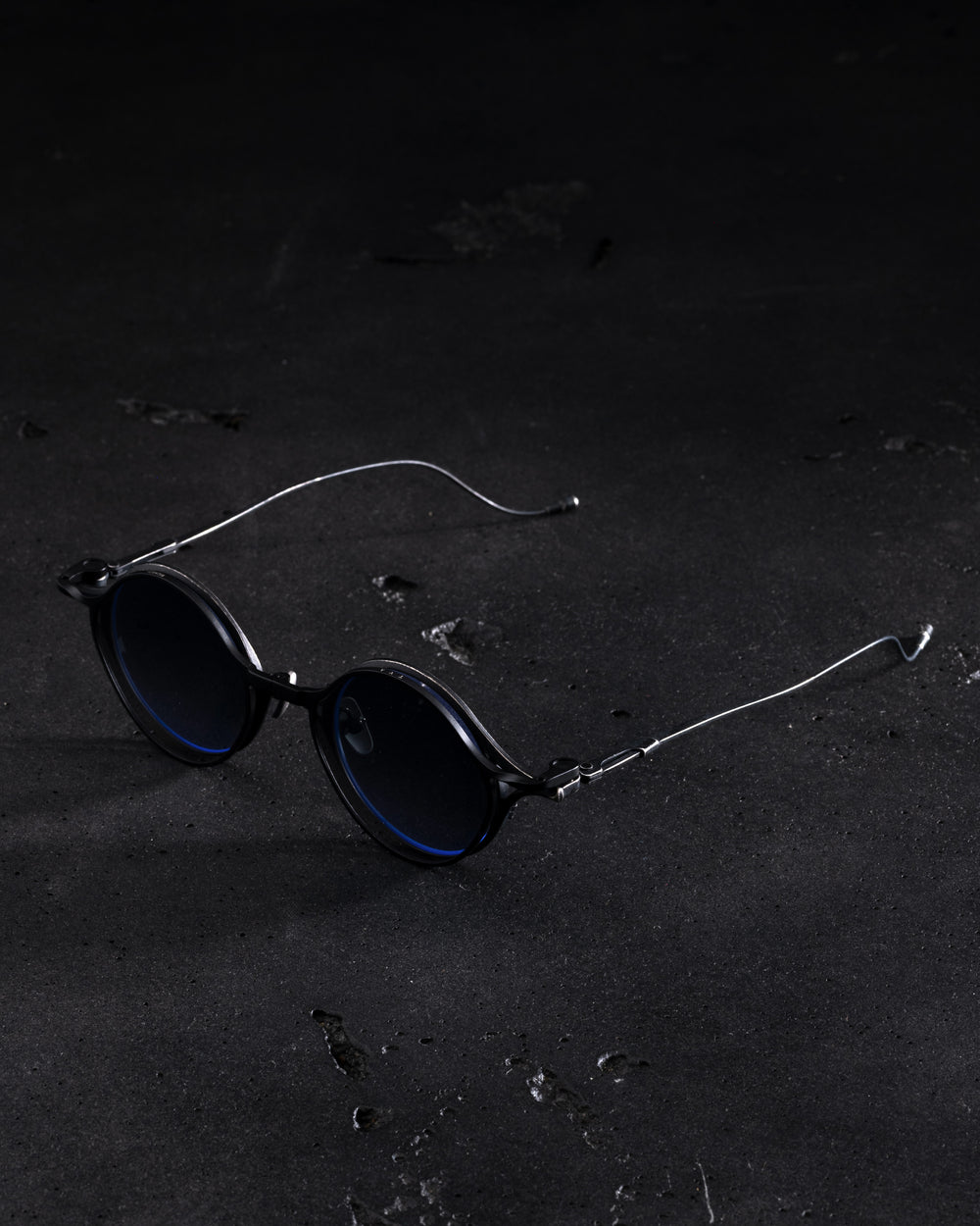 RG1022TVA Antique Black x Black Clip w/ Grey Gradient Lens