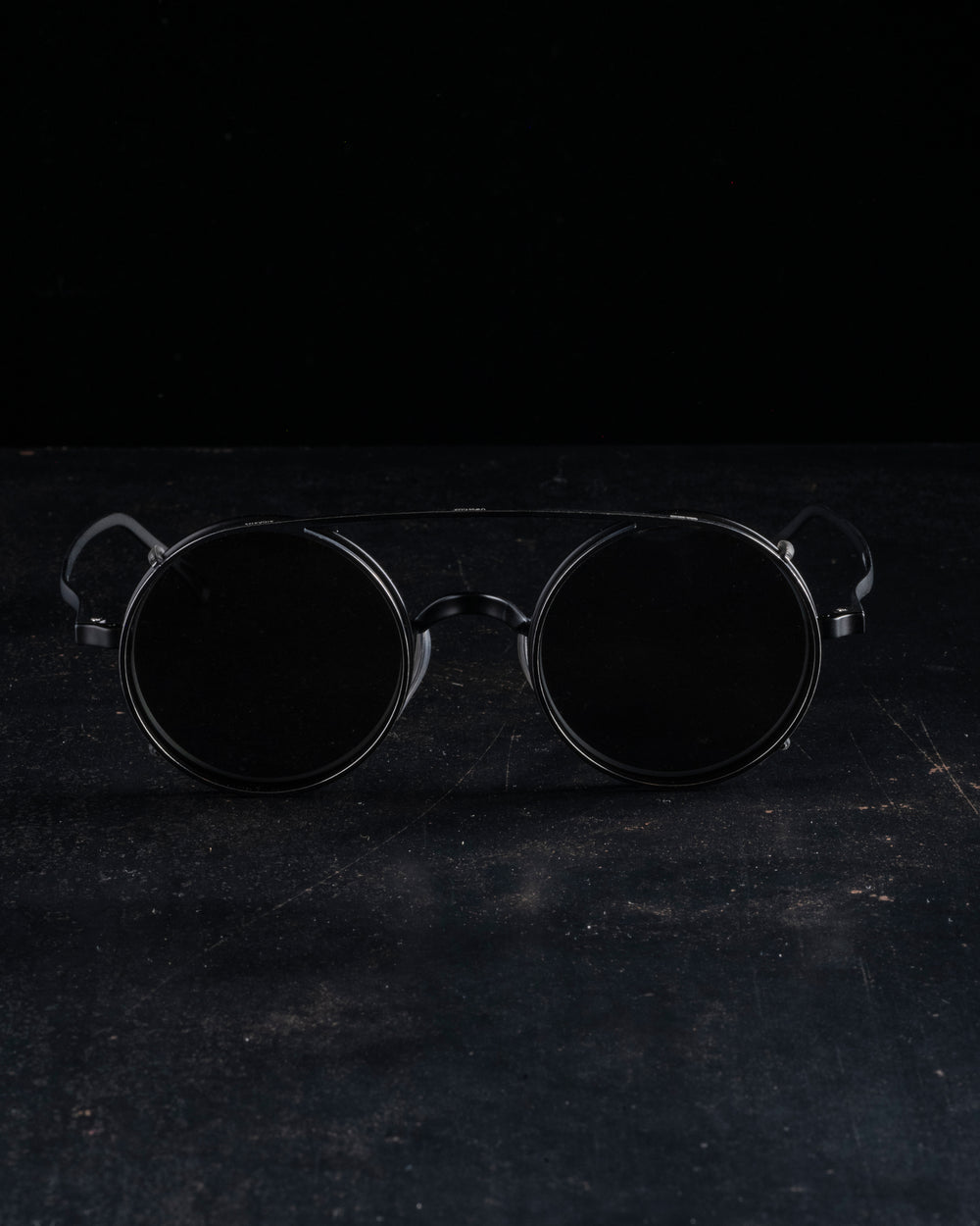 RG00UW50 The Victorian Black x Antique Black Clip w/ Dark Grey Lens Clip