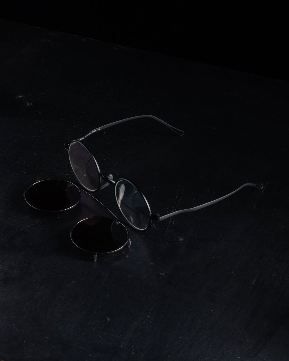 RG00UW50 The Victorian Black x Antique Black Clip w/ Dark Grey Lens Clip