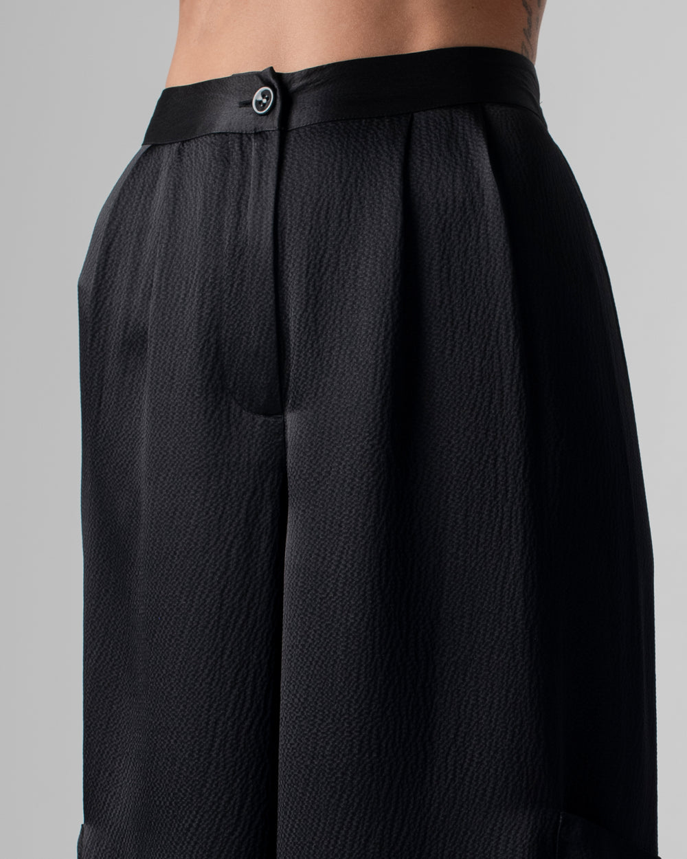 Cargo Trouser Hammered Silk Black
