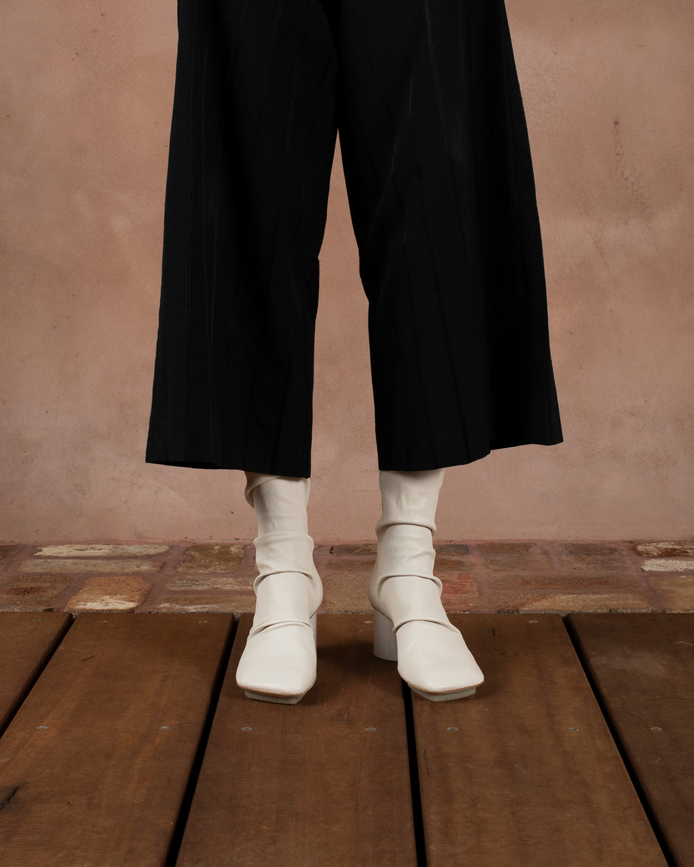 Stretch Leather Stone Boots Off White