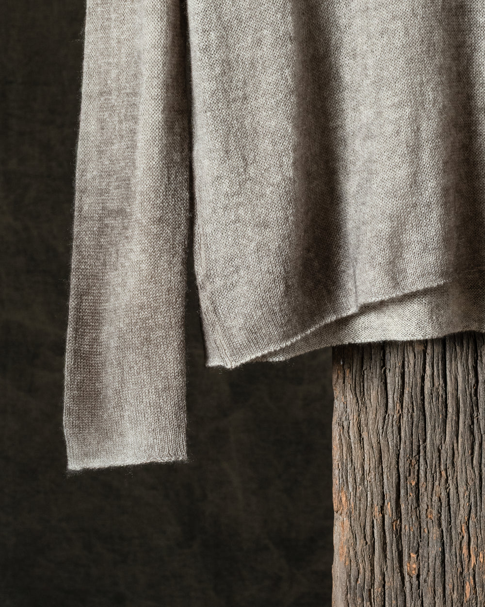 Woman Hand-Painted V Neck Light Cashmere Pullover Carruba / Taupe