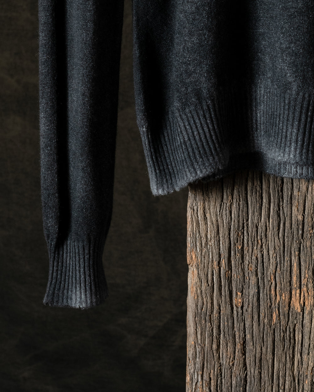 Woman Hand-Painted Reversible Round Neck Pullover w/ Destroyed Edges N/Nero