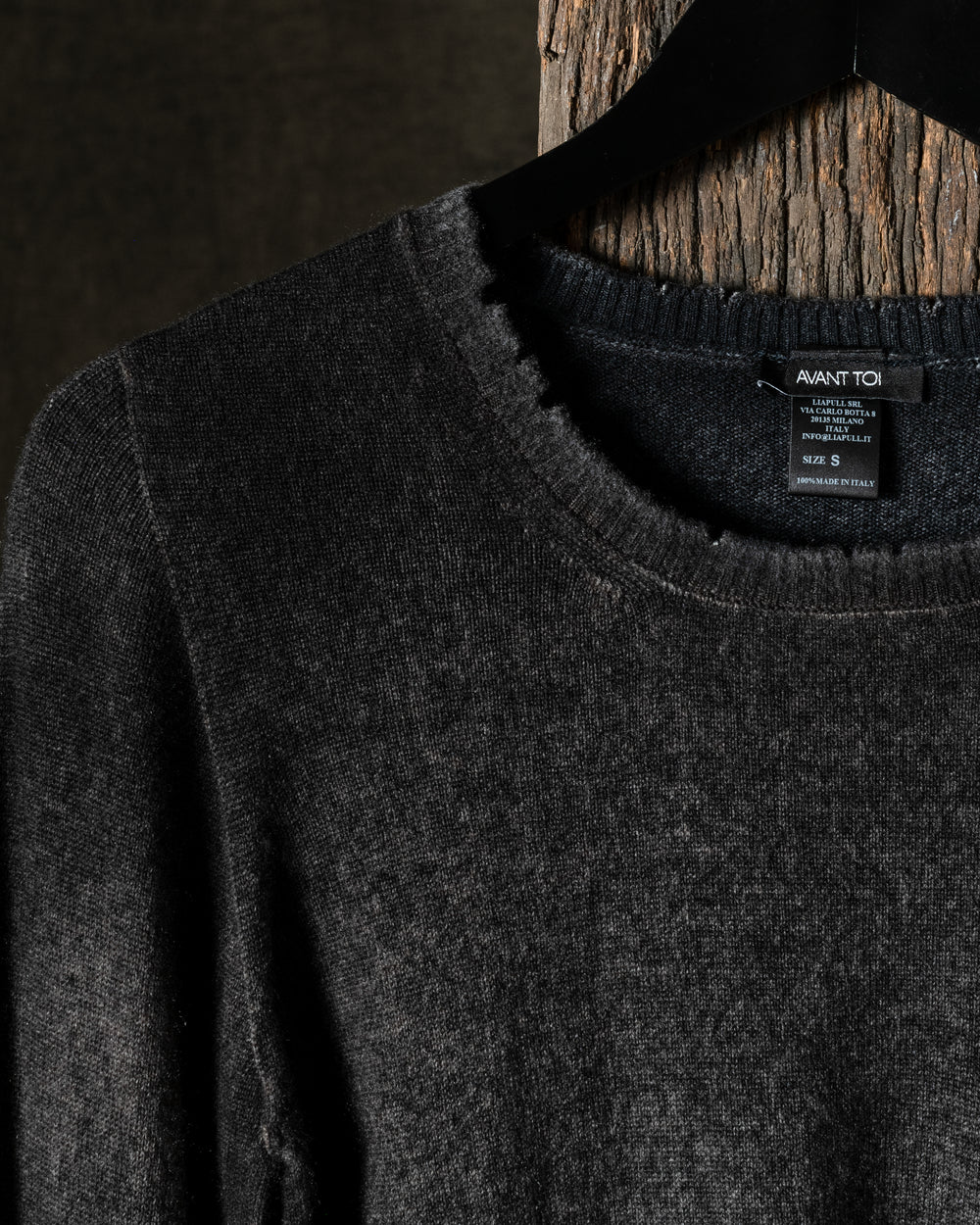 Woman Hand-Painted Reversible Round Neck Pullover w/ Destroyed Edges N/Carruba