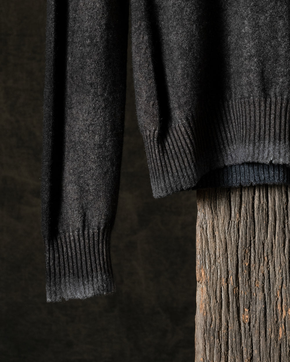 Woman Hand-Painted Reversible Round Neck Pullover w/ Destroyed Edges N/Carruba