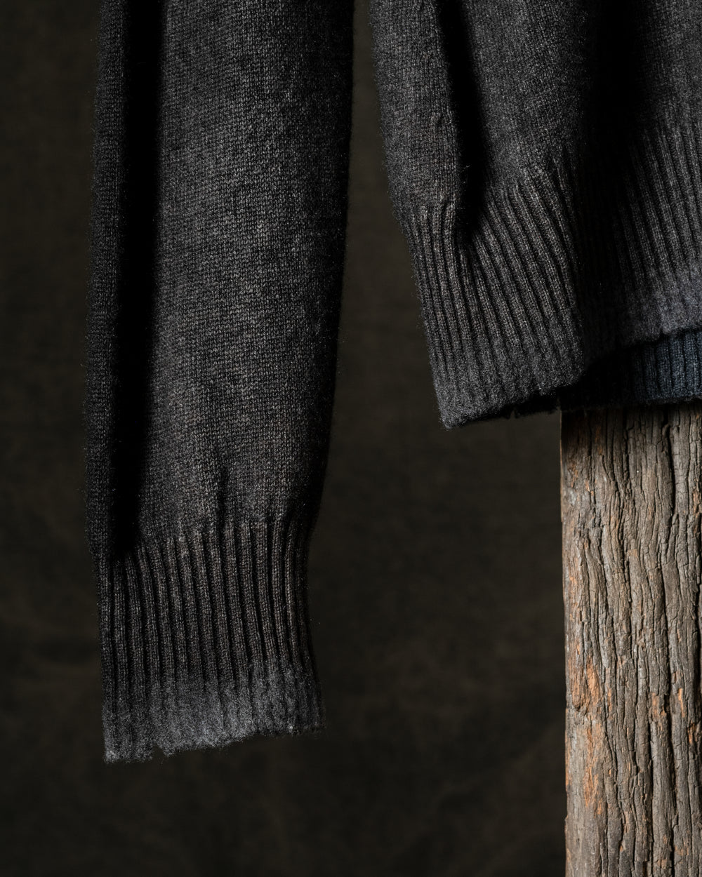 Woman Hand-Painted Reversible Round Neck Pullover w/ Destroyed Edges N/Carruba