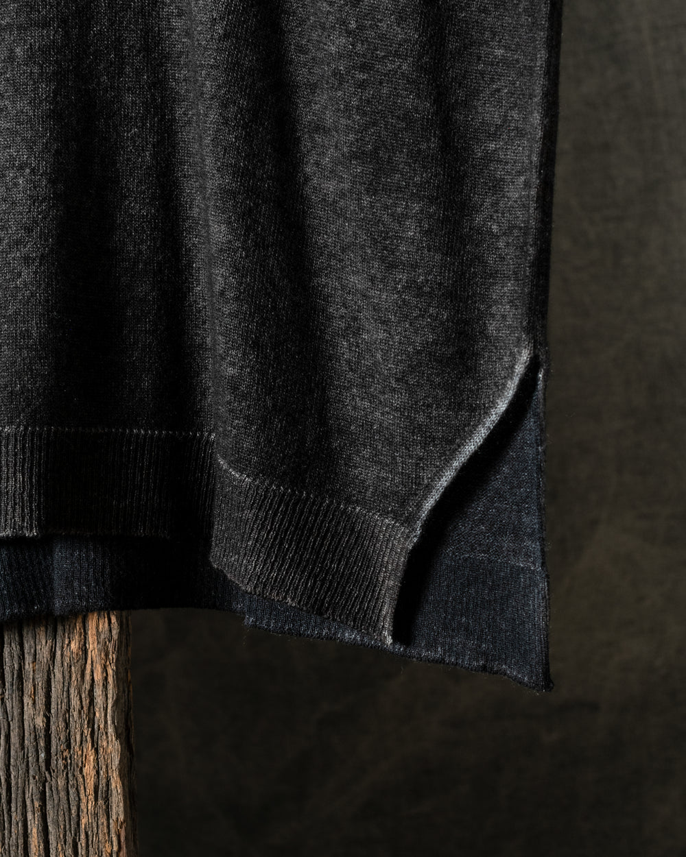 Woman Hand-Painted Boat Neck Boxy Pullover w/ Slits N/Carruba