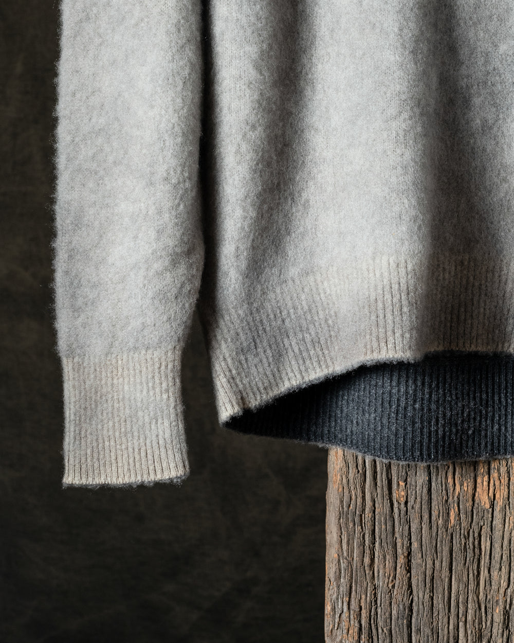 Man Hand Painted Brushed Cashmere Round Neck Pullover w/ Raglan Sleeves N/Taupe