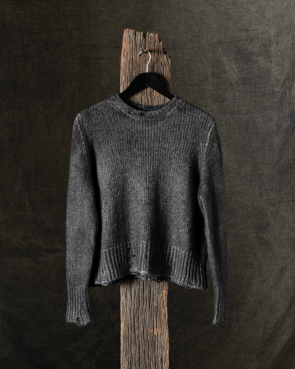 Woman Hand-Painted Round Neck Pullover w/ Destroyed Edges N/Carruba