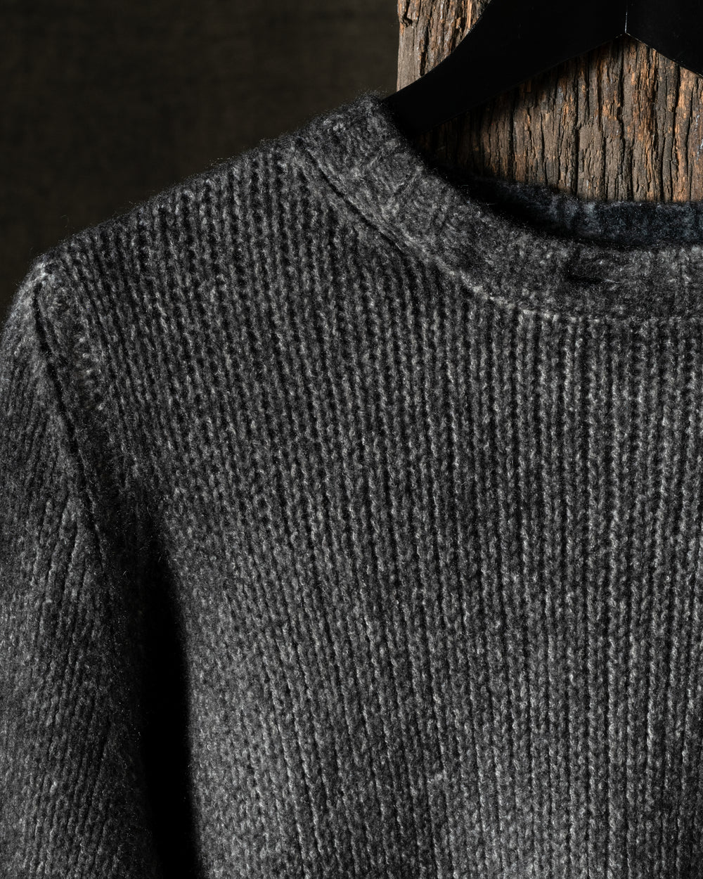 Woman Hand-Painted Round Neck Pullover w/ Destroyed Edges N/Carruba