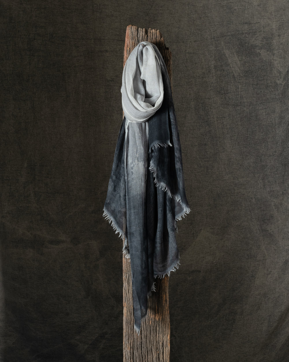 Cracked Effect Light Cashmere Scarf w/ Fringes Nero