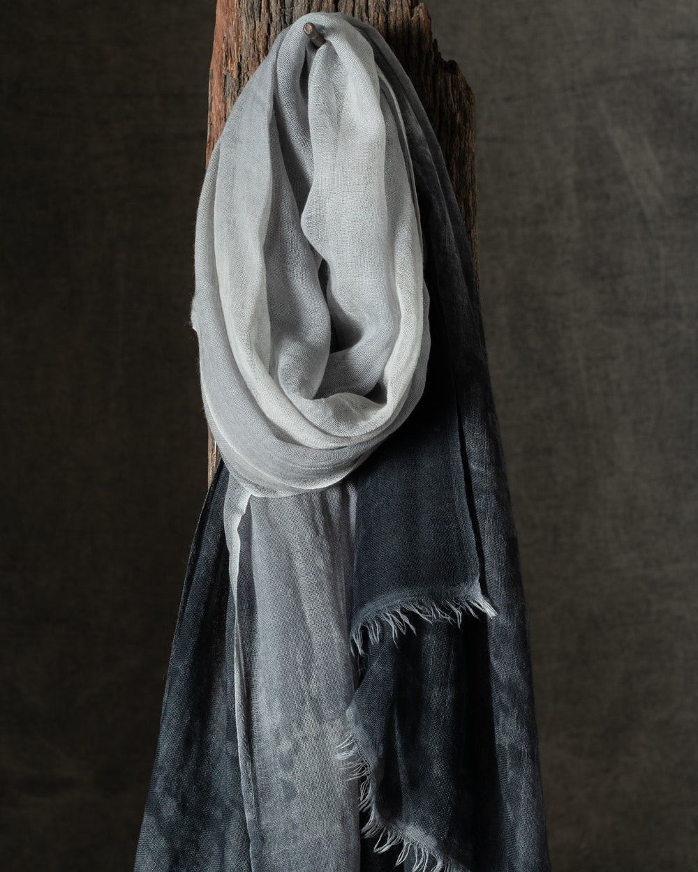 Cracked Effect Light Cashmere Scarf w/ Fringes Nero