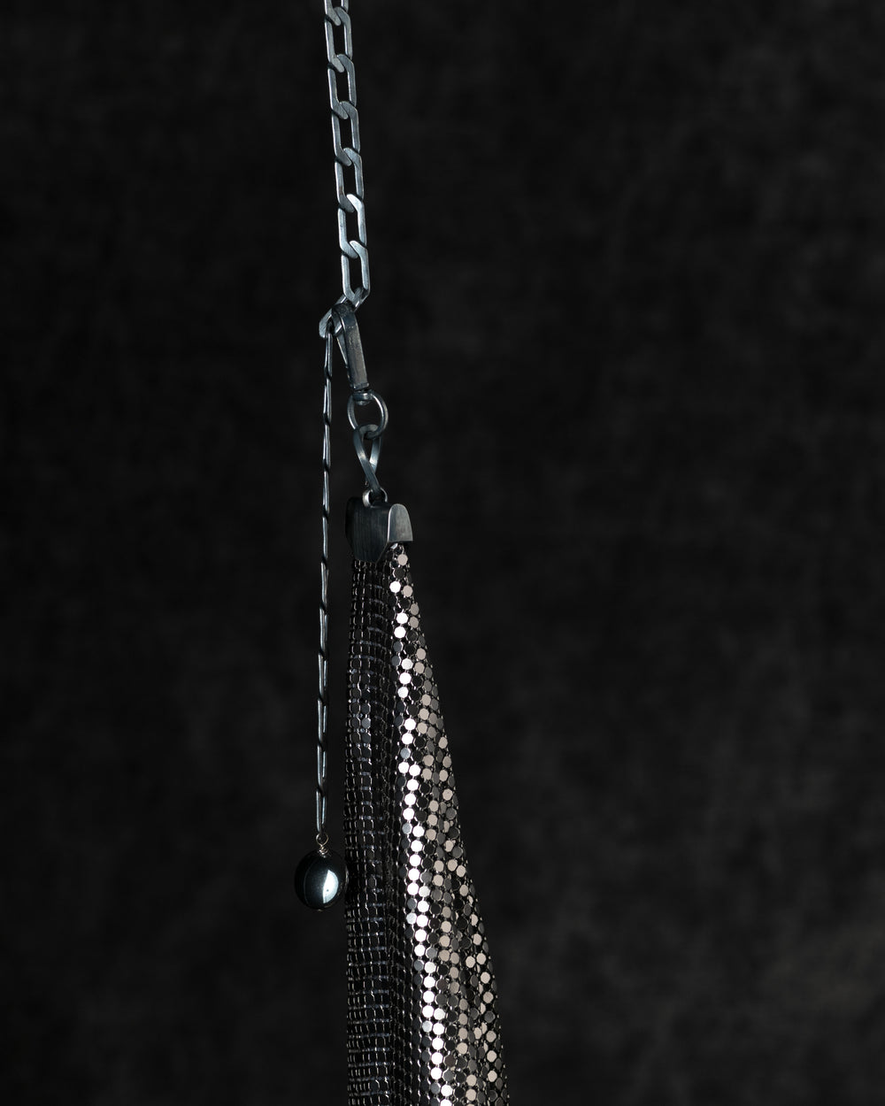 Leela Hug Bag Matte Gunmetal