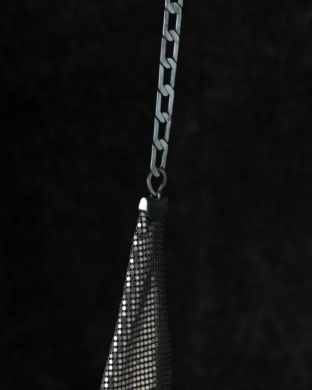 Leela Hug Bag Matte Gunmetal