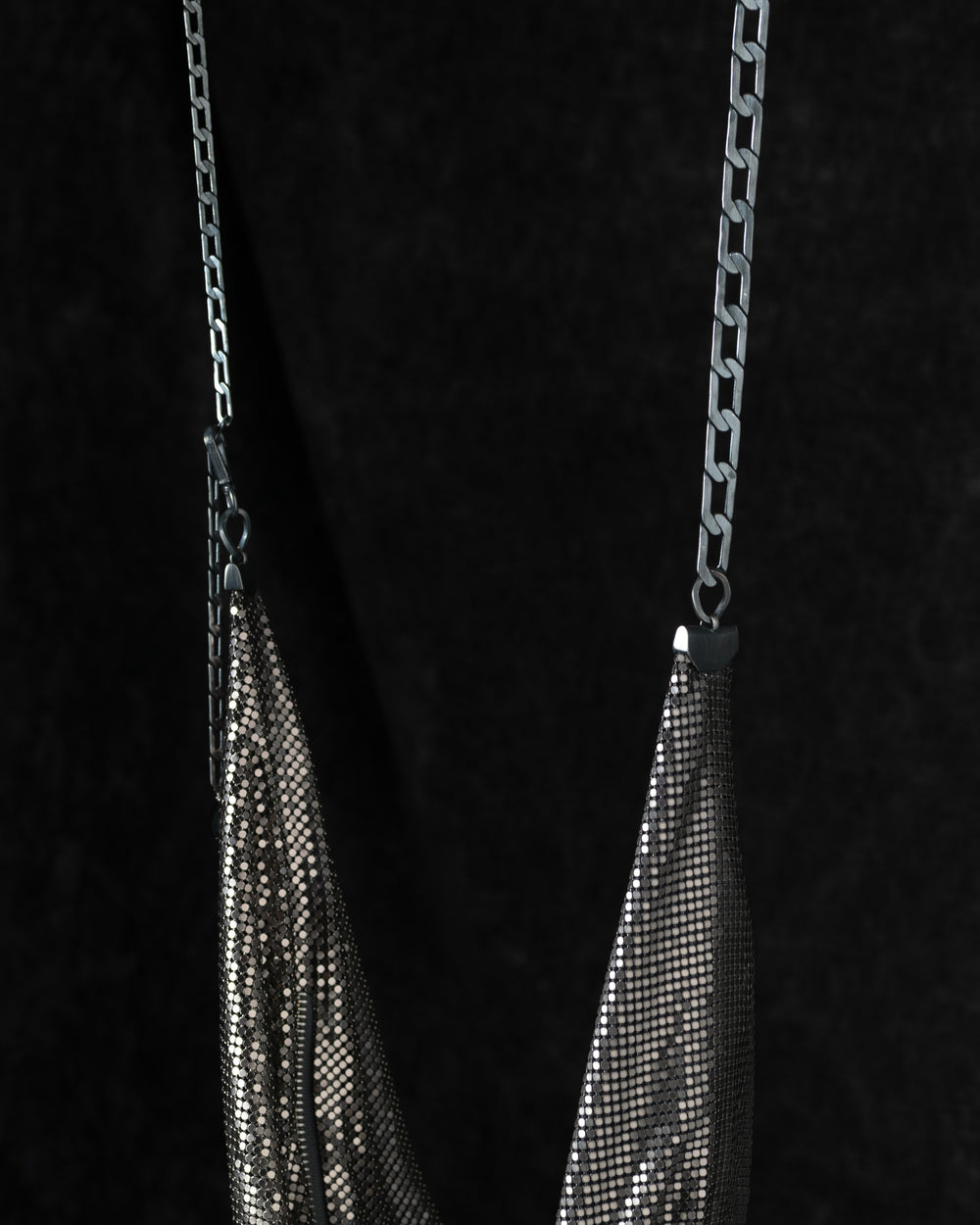 Leela Hug Bag Matte Gunmetal