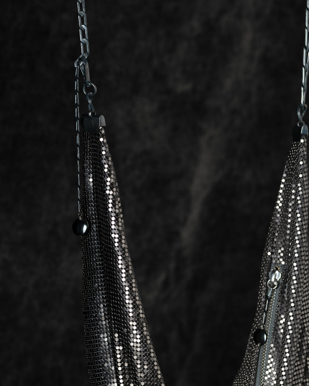 Leela Hug Bag Matte Gunmetal