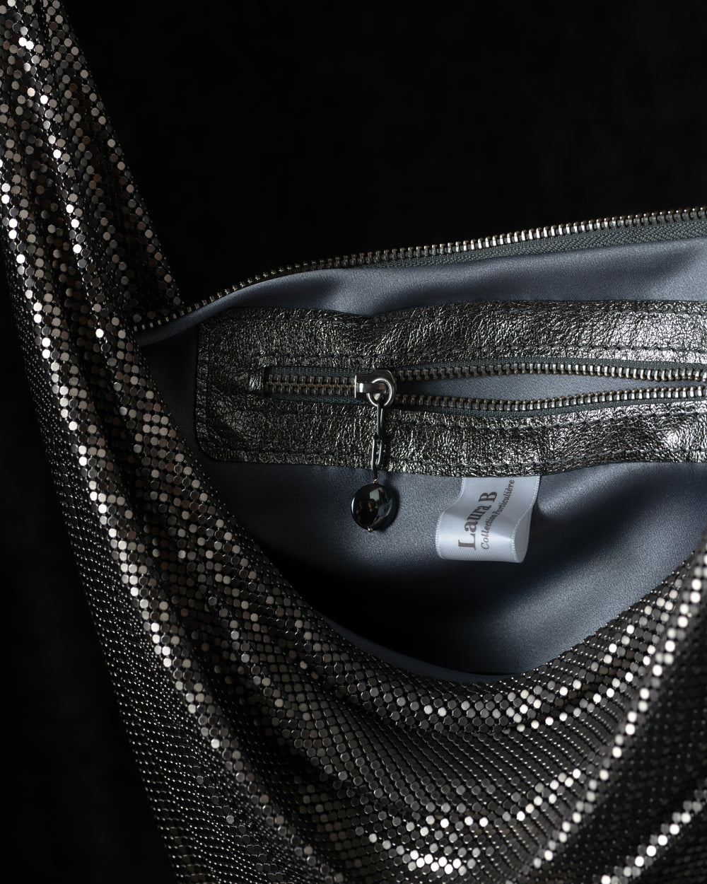 Leela Hug Bag Matte Gunmetal